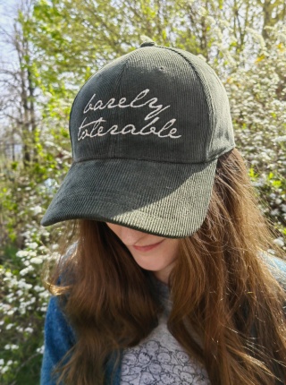 Czapka Barely Tolerable sztruksowa